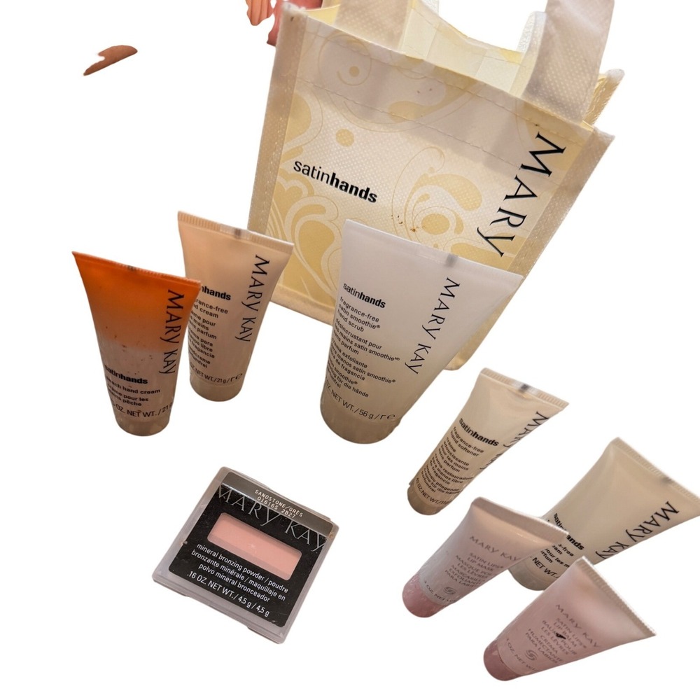 Mary Kay Lot: Satin Hands Travel Mini Set + Mineral Bronzing Powder Sandstone